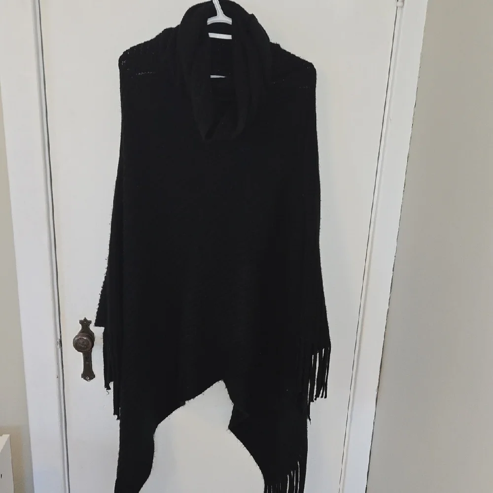 Guess Los Angeles Cowl Neck Poncho With Fringes - Picture 1 of 10